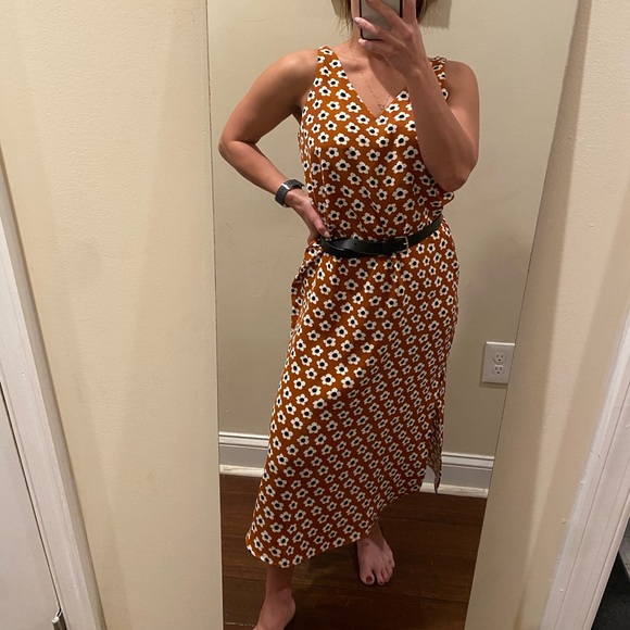 en THREAD Floral V Neck Side Slit Midi Dress NWT - Picture 2 of 13